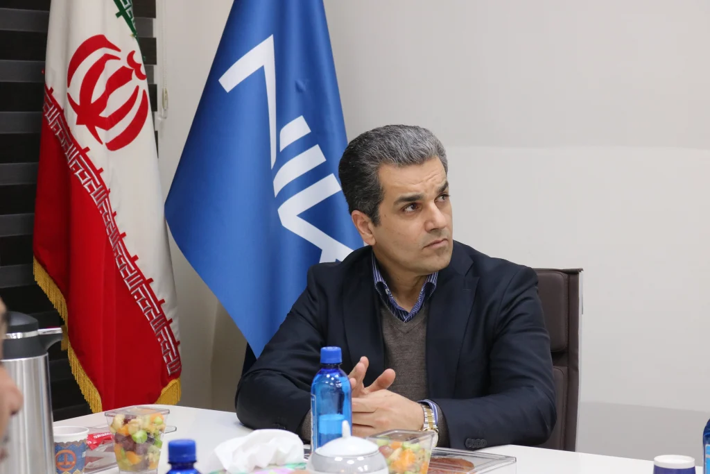 جلسه هم‌اندیشی کارآفرینان یزد با دکتر دهقان دهنوی برای رفع مشکلات ارزی و توسعه تجارت