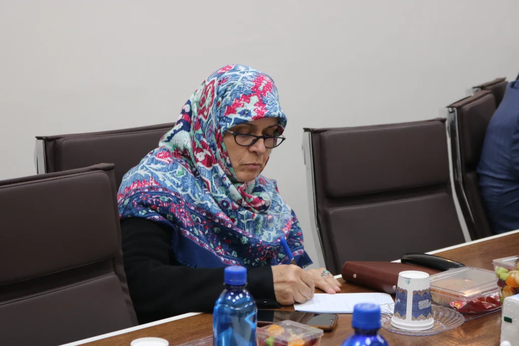 جلسه هم‌اندیشی کارآفرینان یزد با دکتر دهقان دهنوی برای رفع مشکلات ارزی و توسعه تجارت