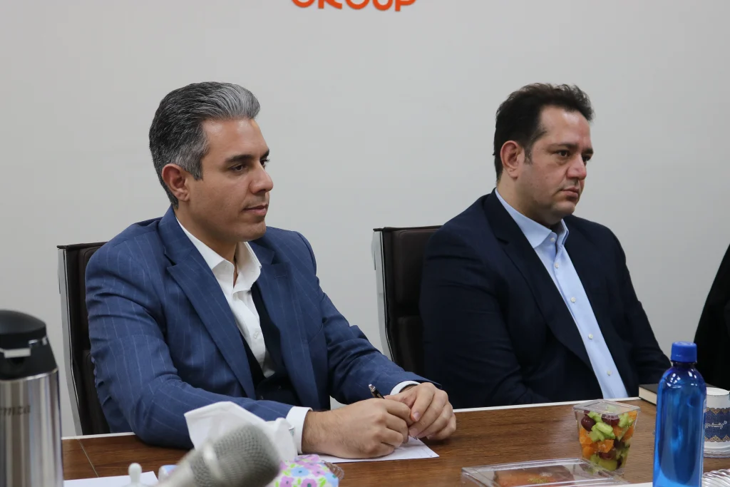 جلسه هم‌اندیشی کارآفرینان یزد با دکتر دهقان دهنوی برای رفع مشکلات ارزی و توسعه تجارت
