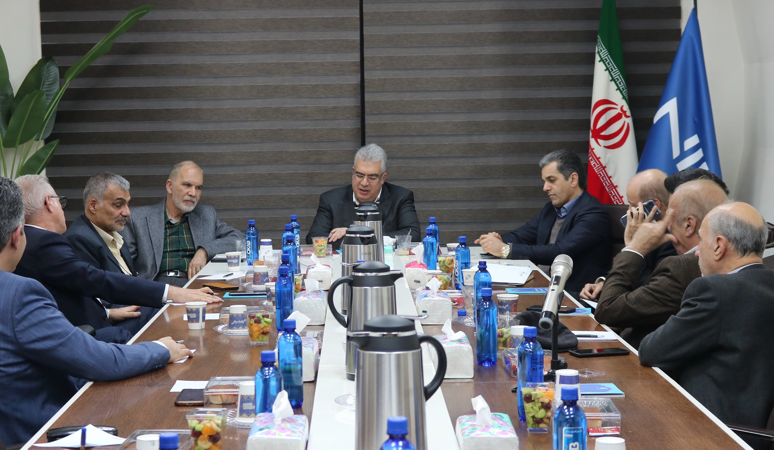 جلسه هم‌اندیشی کارآفرینان یزد با رئیس سازمان توسعه تجارت برای بررسی مشکلات ارزی و تجاری